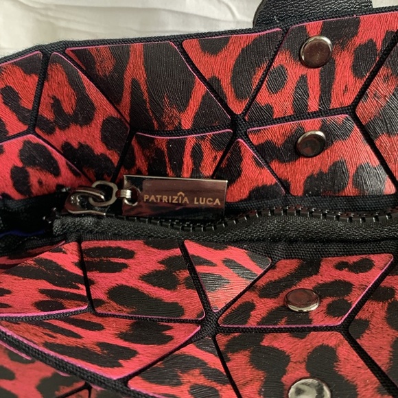 PATRIZIA LUCA Tote Bag Two-Tone Cheetah Red Matte Black Slanted Square Geometric - Picture 8 of 16